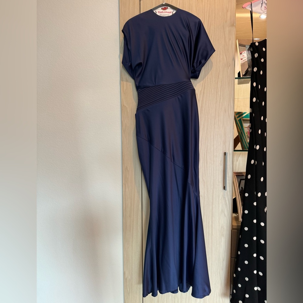 Zhivago Bondi gown Navy. No flaws, Hemmed to fit 5’3” with 4 in heels.